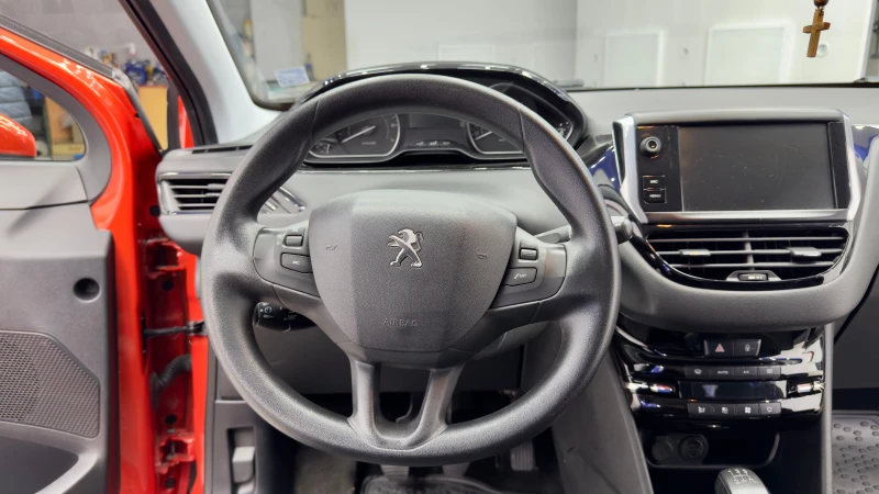 Peugeot 208, снимка 10 - Автомобили и джипове - 47933207