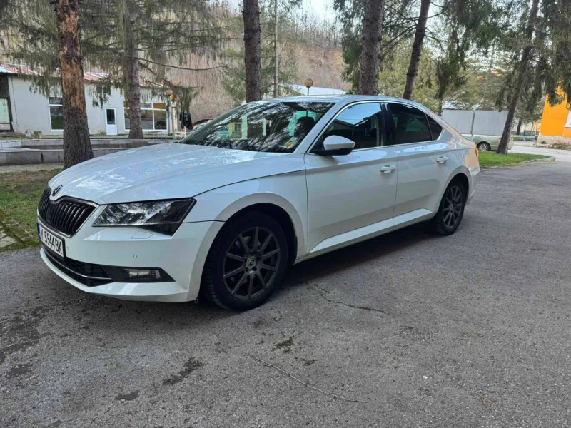 Skoda Superb, снимка 1 - Автомобили и джипове - 48404742