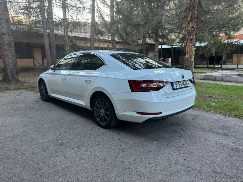 Skoda Superb, снимка 4 - Автомобили и джипове - 48404742