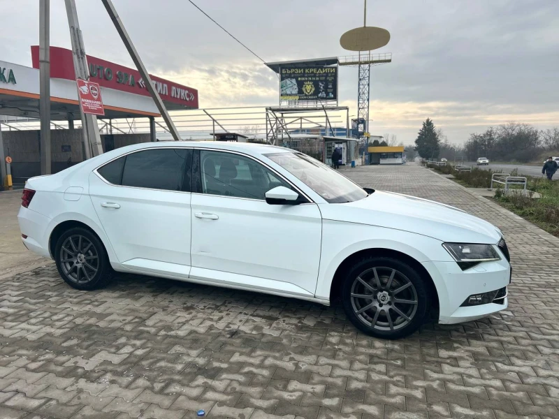 Skoda Superb, снимка 5 - Автомобили и джипове - 48404742