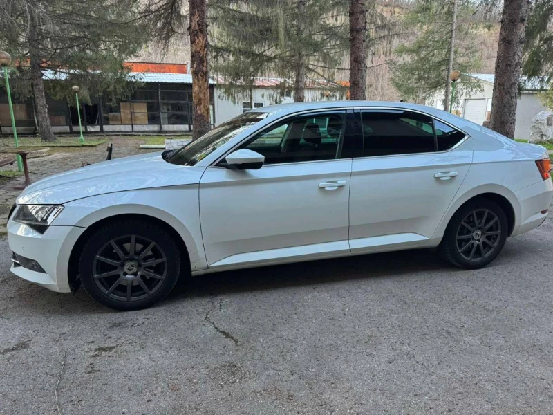 Skoda Superb, снимка 13 - Автомобили и джипове - 48404742