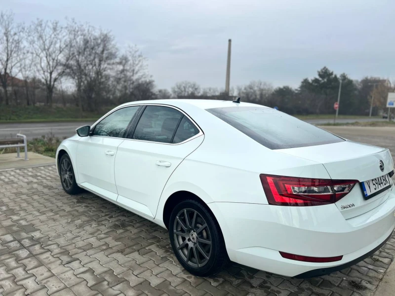 Skoda Superb, снимка 14 - Автомобили и джипове - 48404742