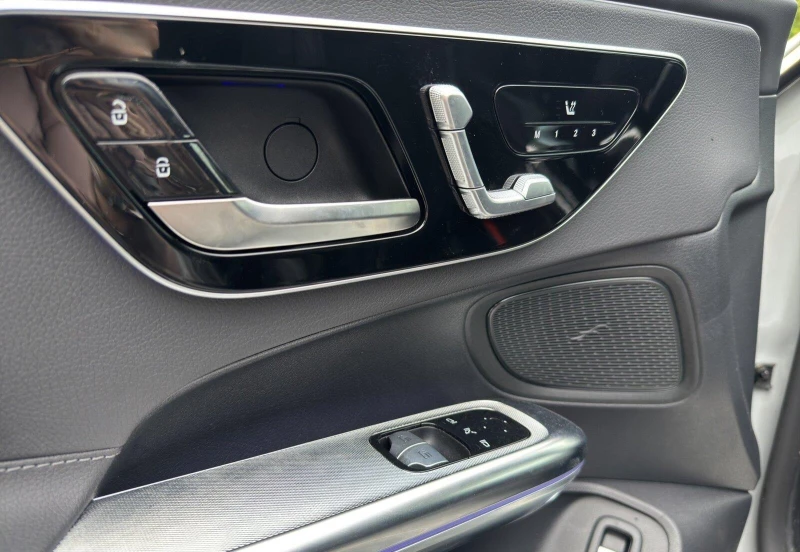 Mercedes-Benz CLE 200* 4M* AMG* PANO* MEMORY* DISTR* BURM* KEYLESS* , снимка 7 - Автомобили и джипове - 51560388