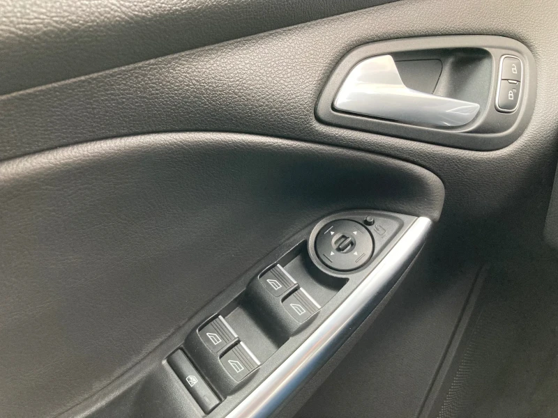 Ford Focus ST, снимка 14 - Автомобили и джипове - 52925739