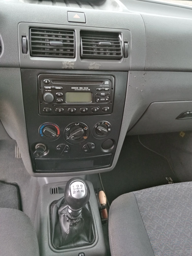 Ford Connect Tourneo 1, 8 klima, снимка 16 - Автомобили и джипове - 54486737