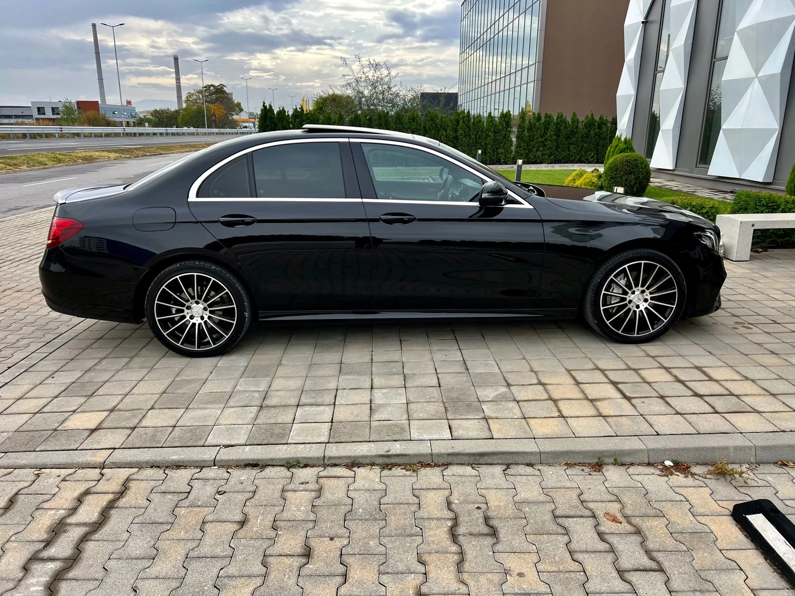 Mercedes-Benz E 220 AMG-360KAM-BLIND-SPOT-360CAM-BURMESTER-ПОДГРЕ - изображение 4