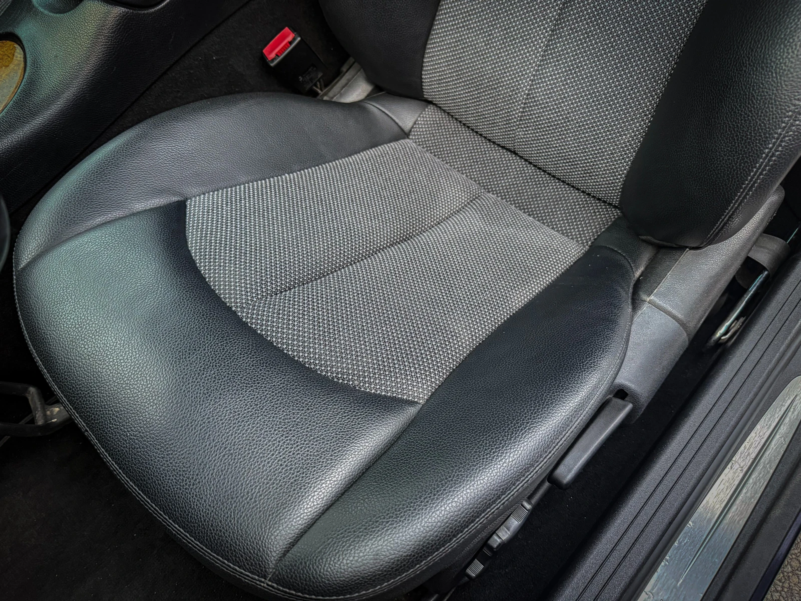 Mercedes-Benz CLK 220CDI - изображение 9