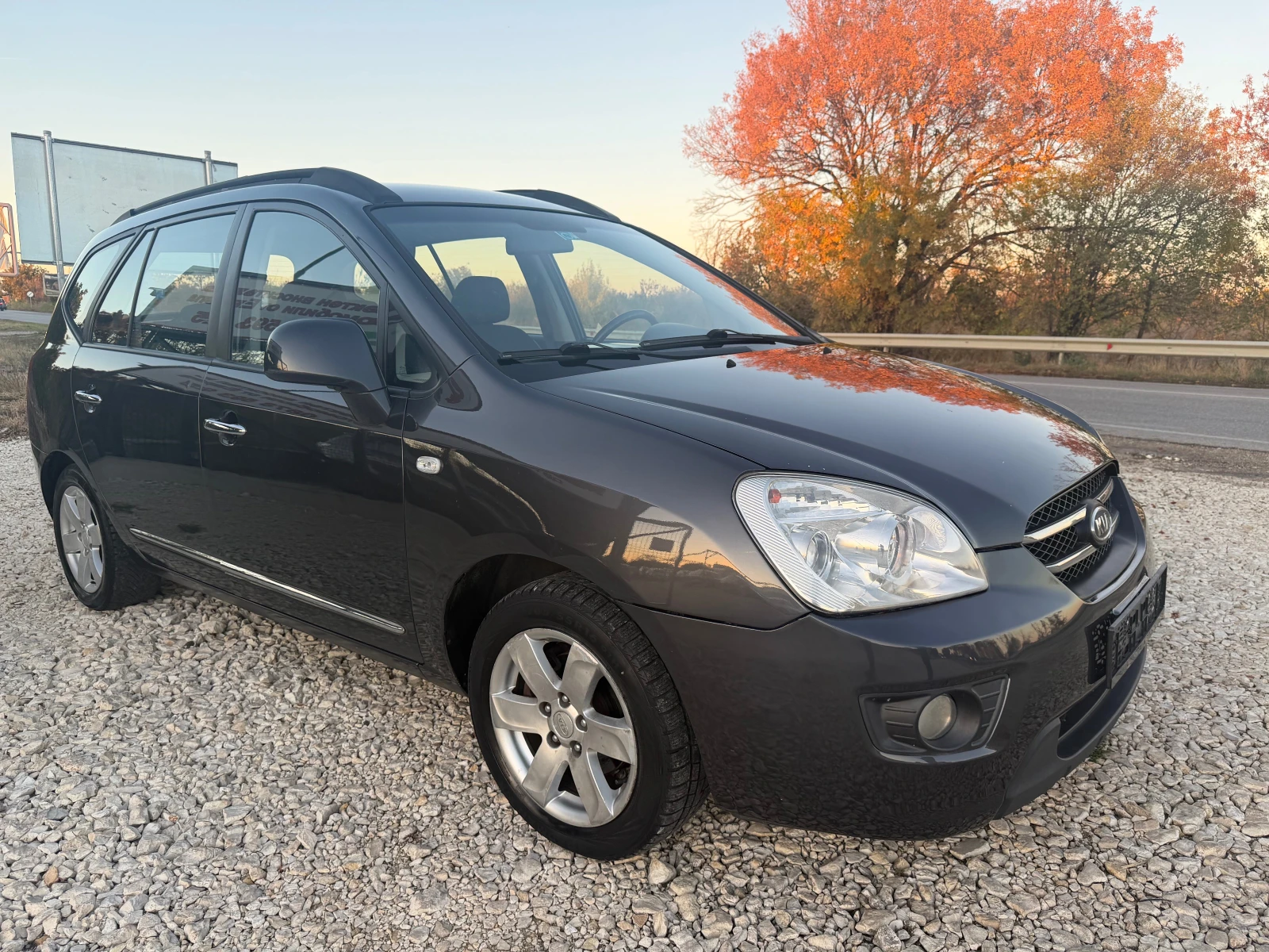 Kia Carens 2.0i/144p.s-Facelift, снимка 2 - Автомобили и джипове - 52806989