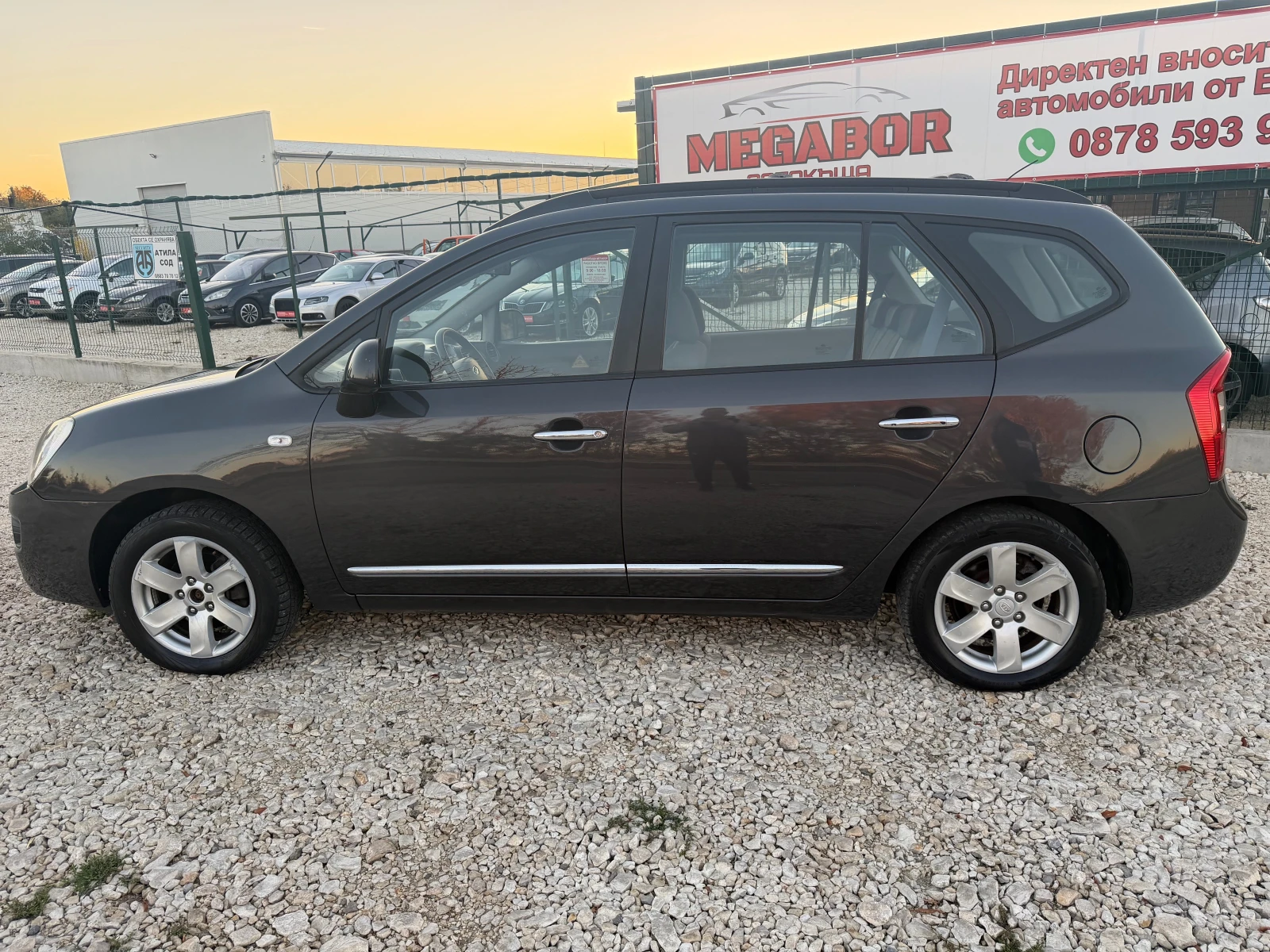 Kia Carens 2.0i/144p.s-Facelift, снимка 7 - Автомобили и джипове - 52806989