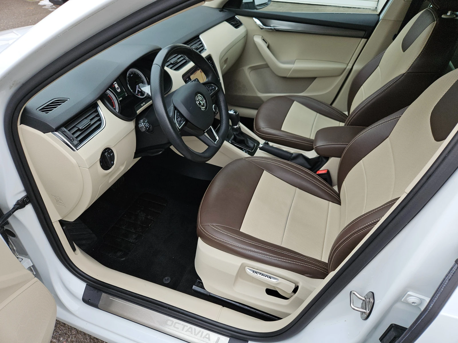 Skoda Octavia 1.4TSI/Style/G-Tec/LED/CARPLEY/ПОДГРЕВ/NAVI/БЛУТУТ - изображение 9