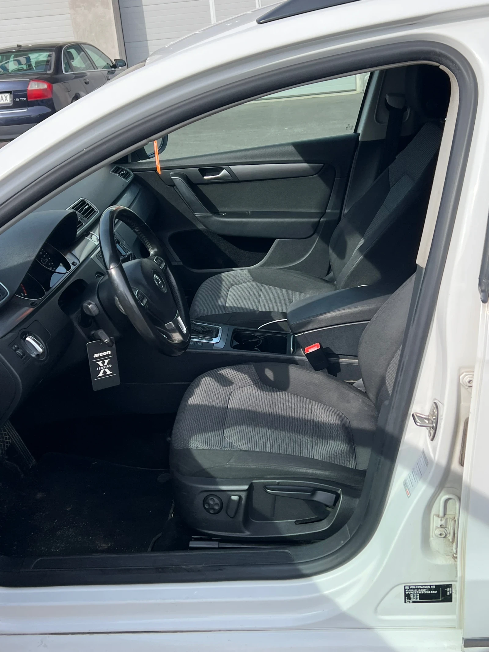 VW Passat, снимка 11 - Автомобили и джипове - 53818343