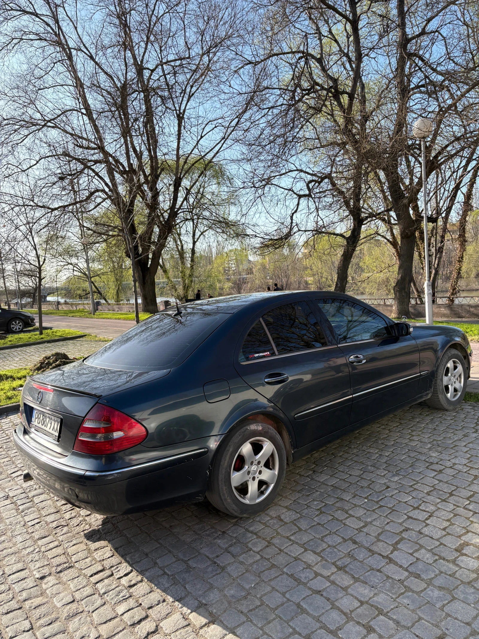 Mercedes-Benz E 220, снимка 6 - Автомобили и джипове - 53841205