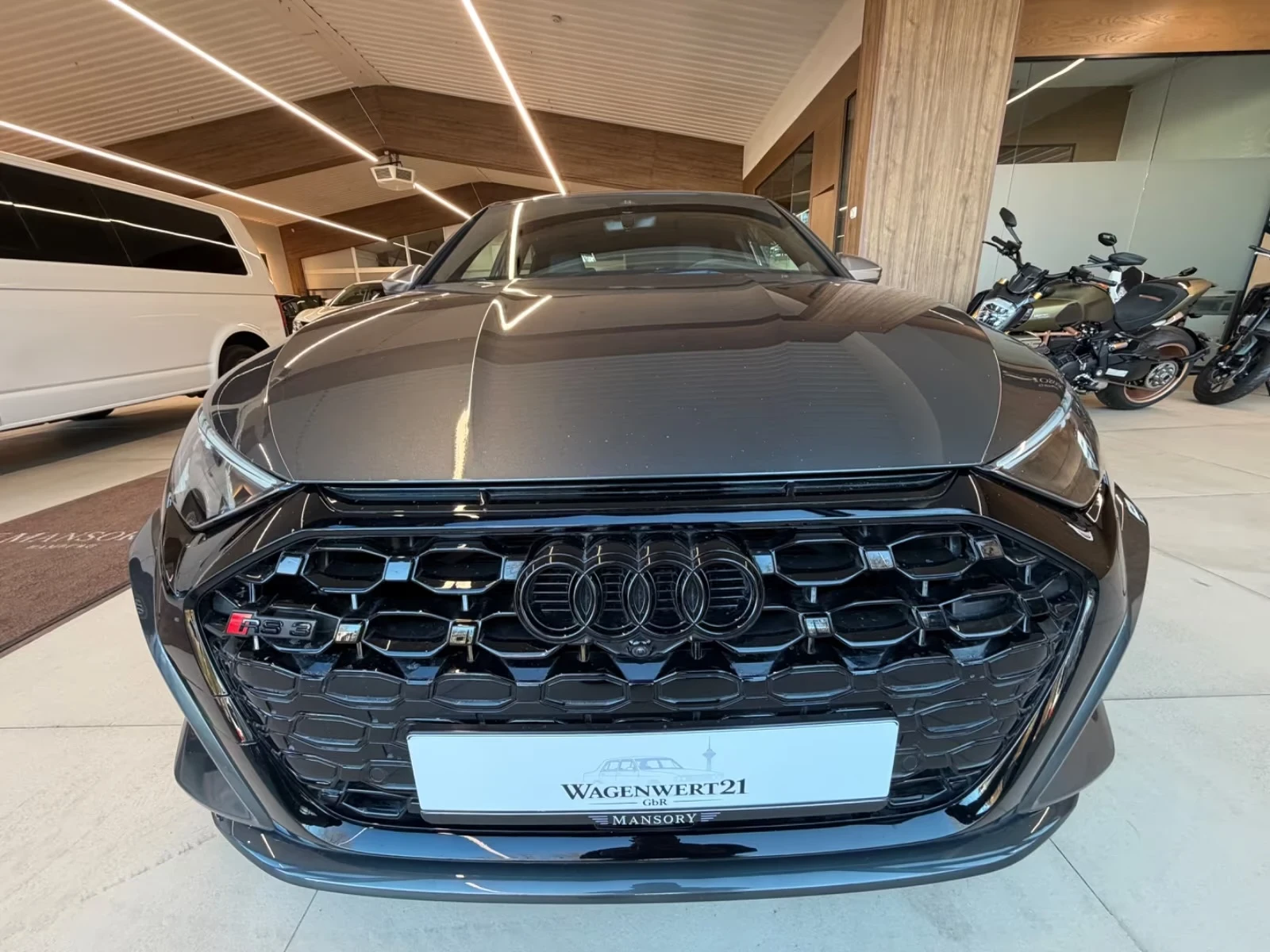 Audi Rs3 Eventuri Matrix 360* Bang&Olufsen PANO Keyless, снимка 3 - Автомобили и джипове - 54240022