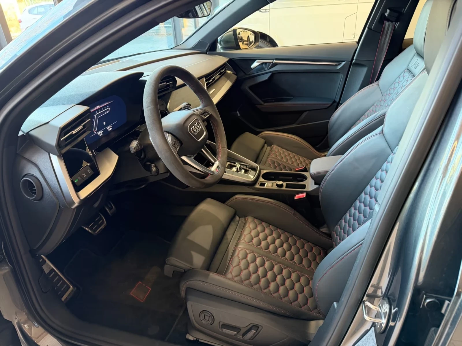 Audi Rs3 Eventuri Matrix 360* Bang&Olufsen PANO Keyless, снимка 10 - Автомобили и джипове - 54240022