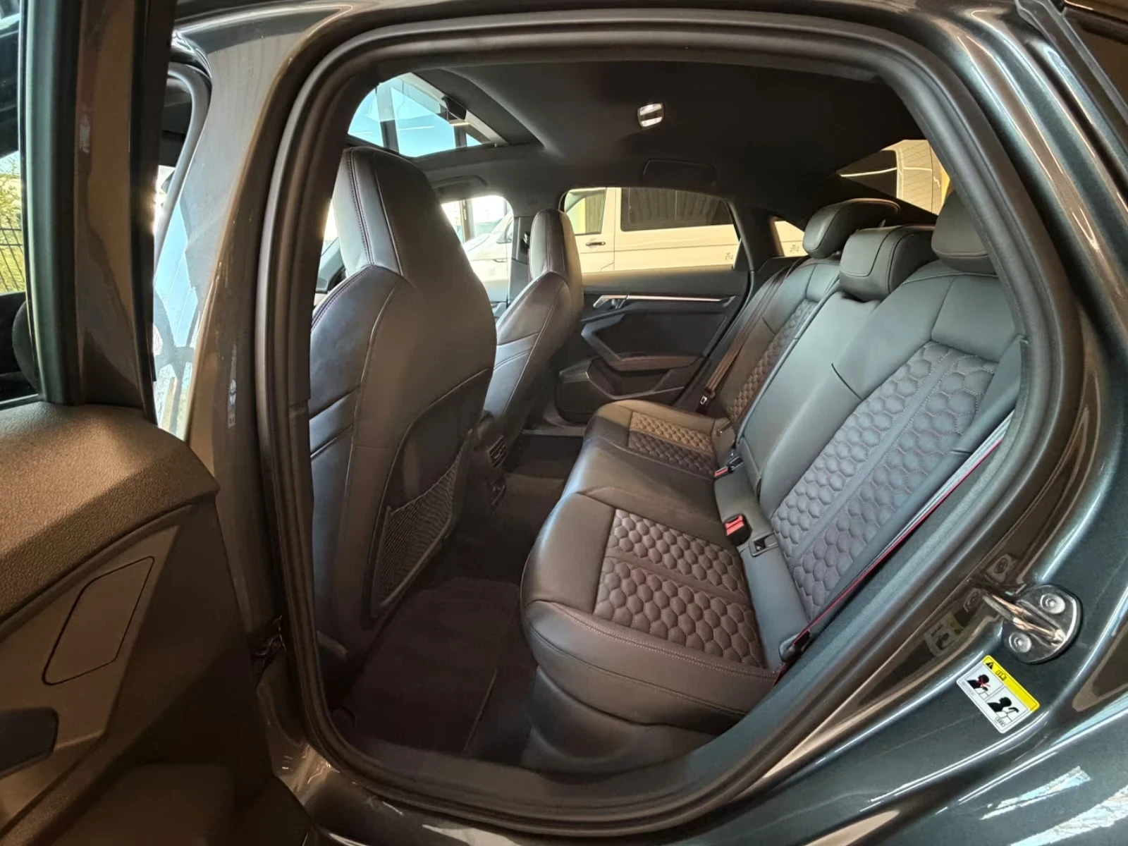 Audi Rs3 Eventuri Matrix 360* Bang&Olufsen PANO Keyless, снимка 15 - Автомобили и джипове - 54240022