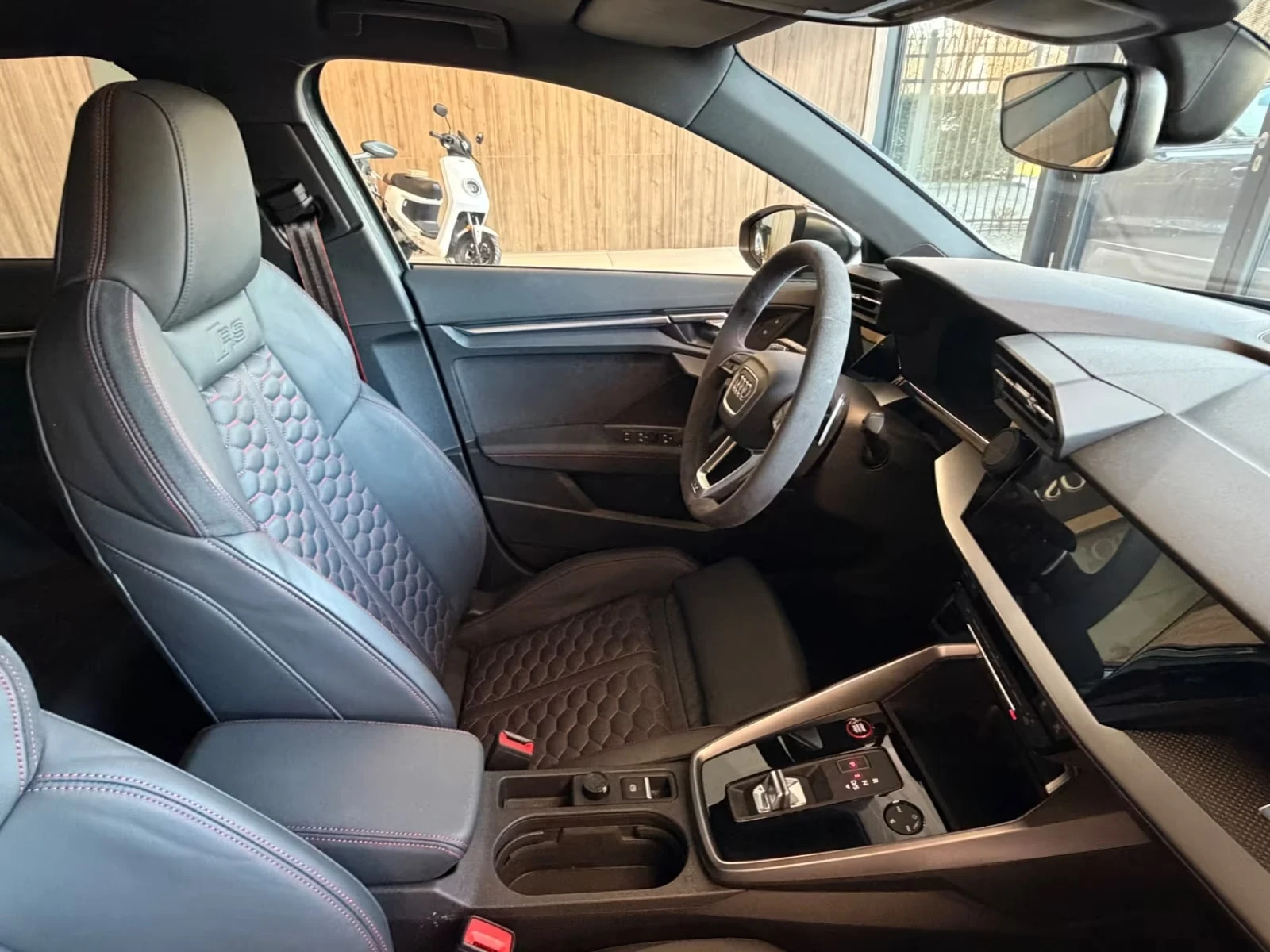 Audi Rs3 Eventuri Matrix 360* Bang&Olufsen PANO Keyless, снимка 13 - Автомобили и джипове - 54240022