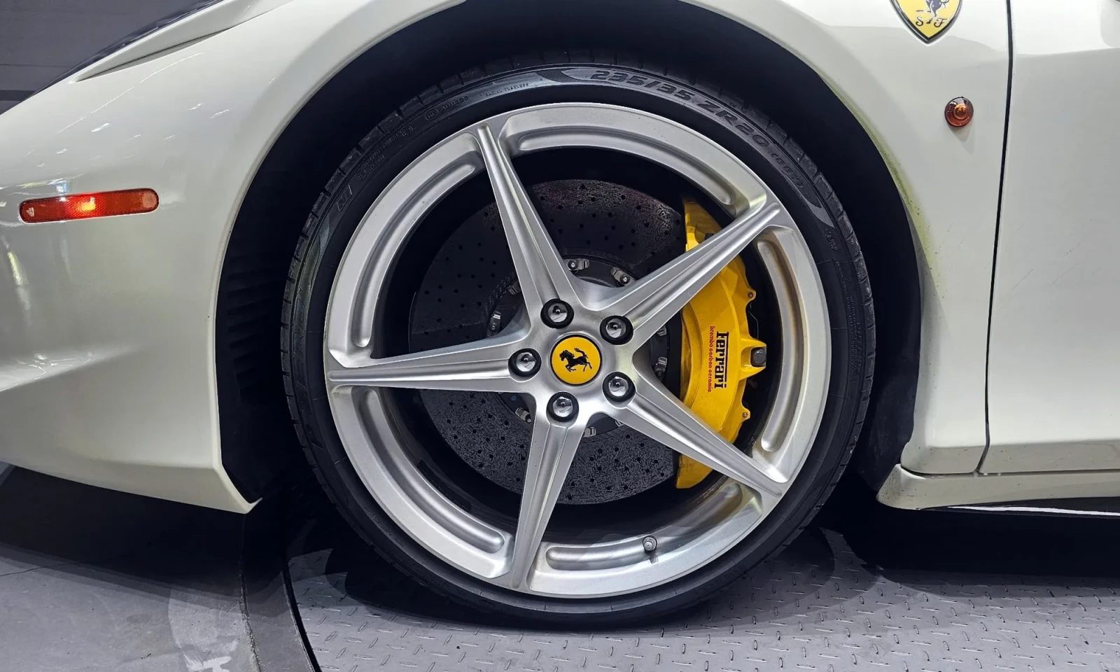 Ferrari 458 Italia SPIDER, снимка 5 - Автомобили и джипове - 54854952