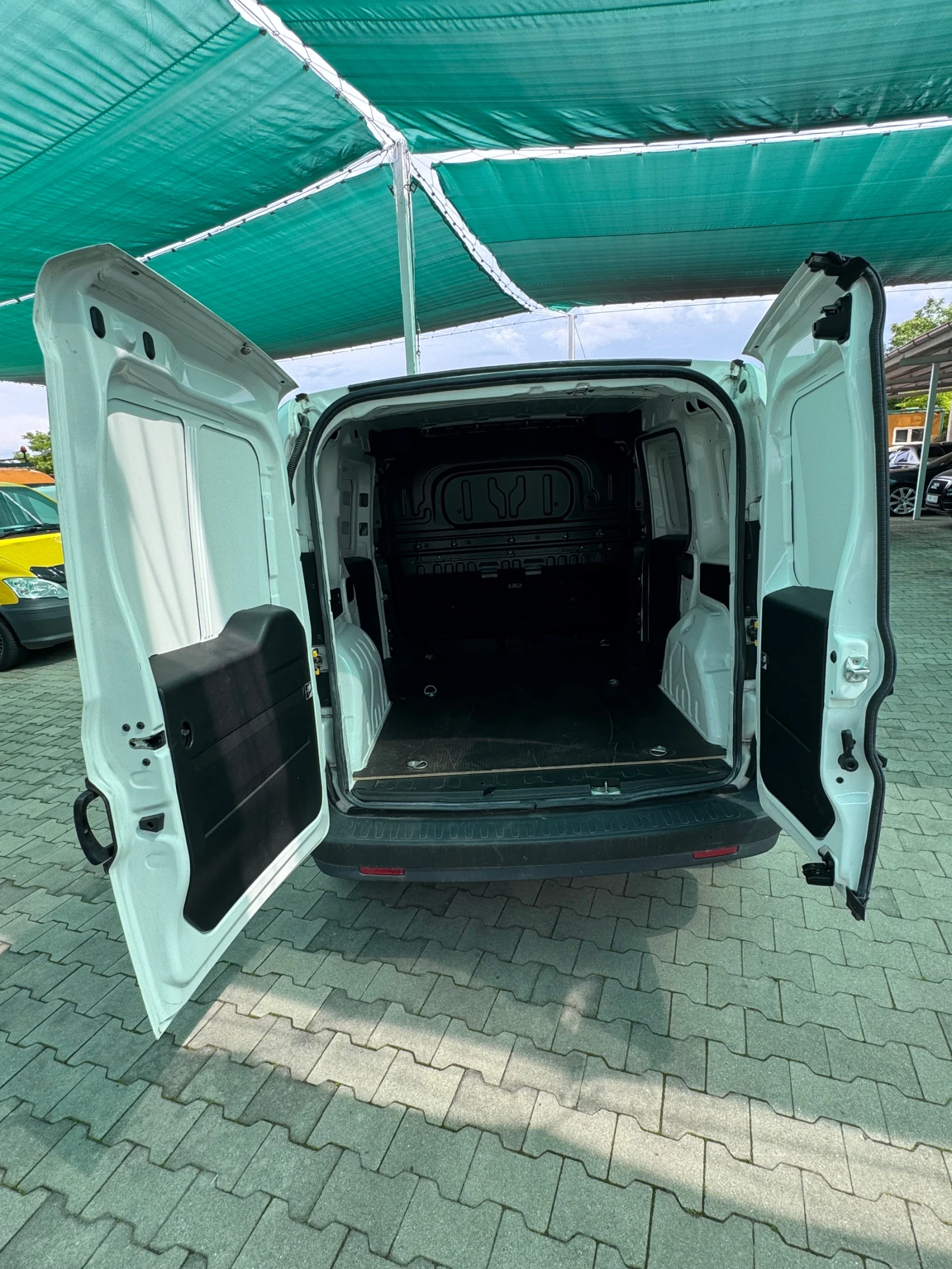 Fiat Doblo 1.6 Multijet 3 местен перфектен, снимка 8 - Автомобили и джипове - 54944523