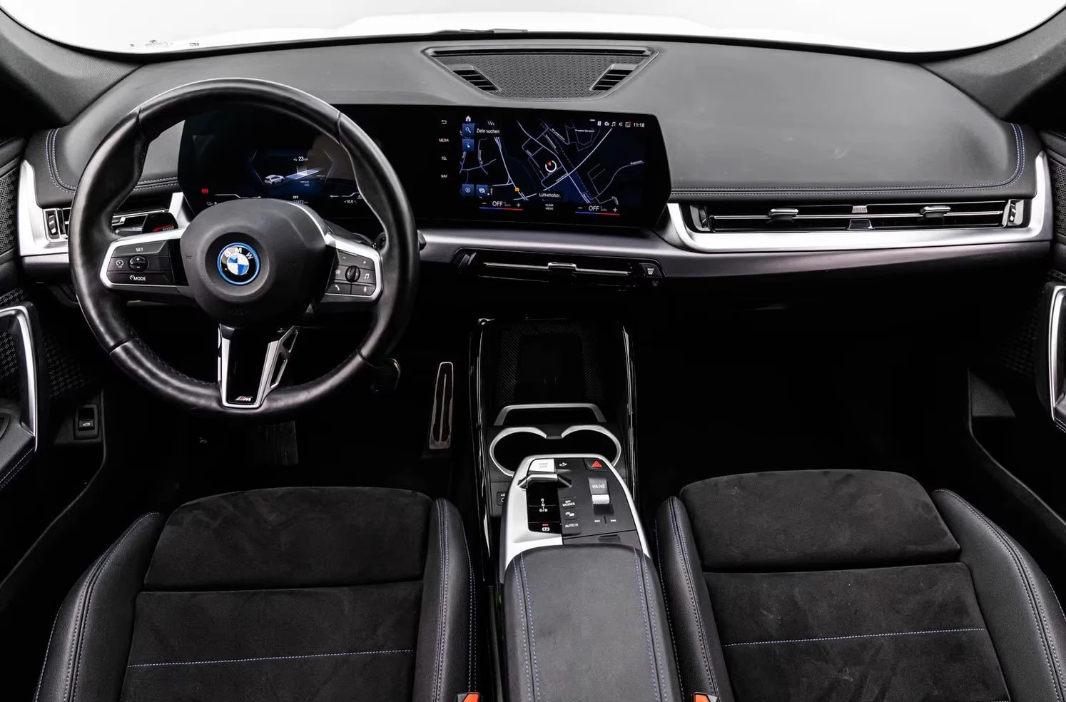 BMW iX1 30/xDRIVE/313HP/MSPORT/SHADOW/360/HI-FI/LED/527z, снимка 11 - Автомобили и джипове - 55136639