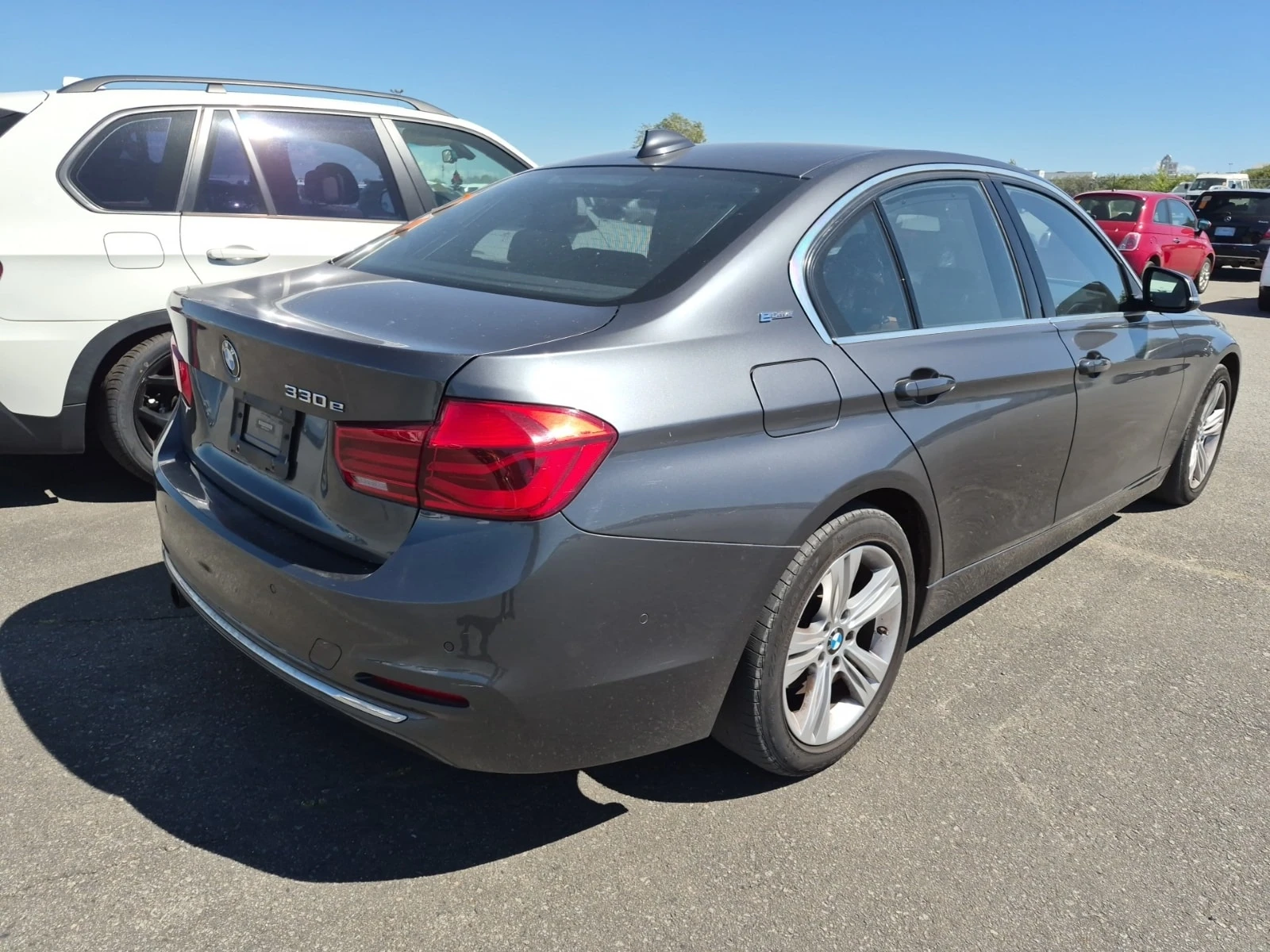 BMW 330 * 330E* CARFAX* АВТОКРЕДИТ БЕЗ ПЪРВОНАЧАЛНА ВНОСКА, снимка 3 - Автомобили и джипове - 55884438
