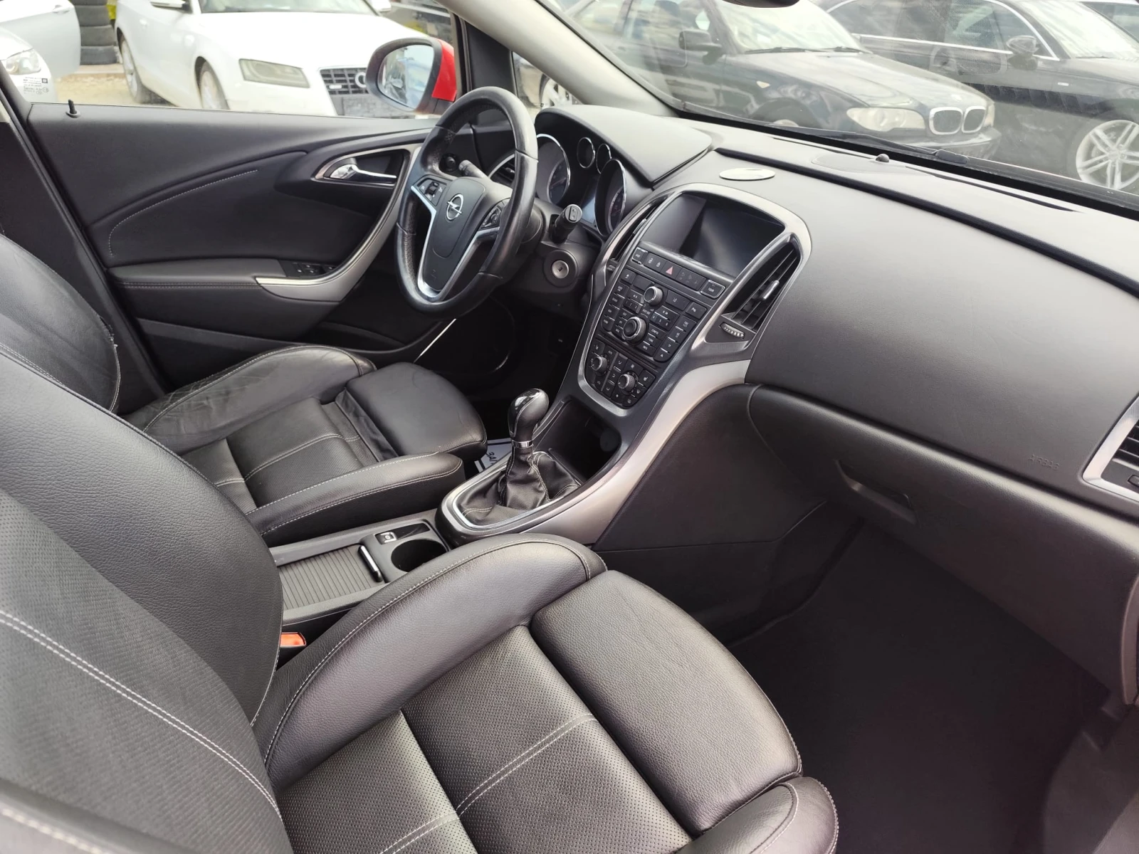 Opel Astra 1.4 бензин, снимка 11 - Автомобили и джипове - 56480067