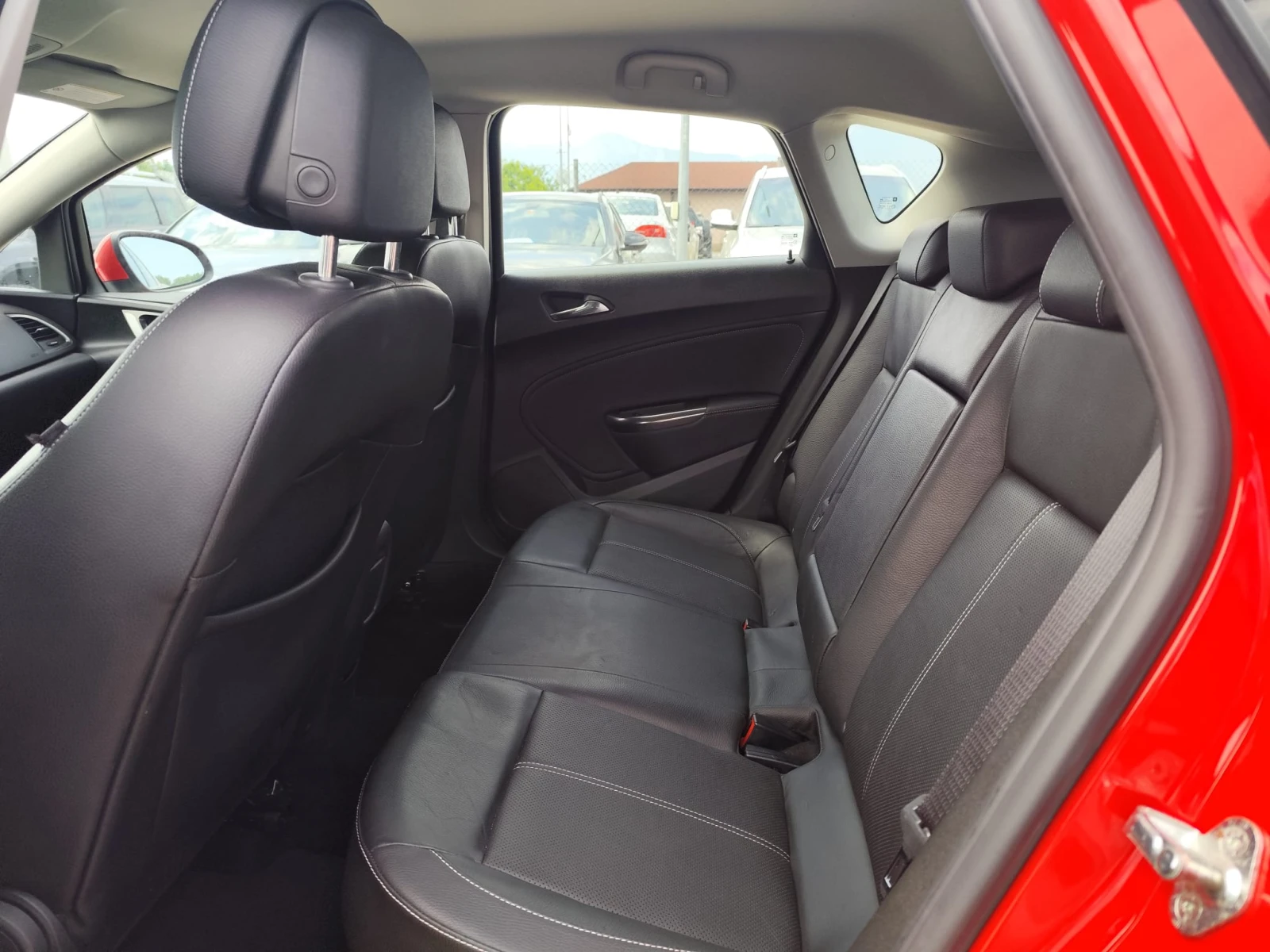 Opel Astra 1.4 бензин, снимка 13 - Автомобили и джипове - 56480067