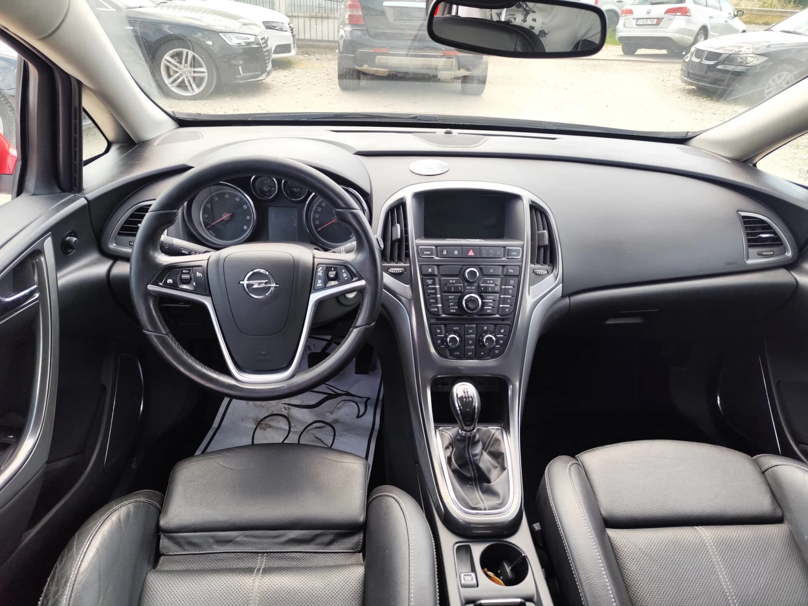 Opel Astra 1.4 бензин, снимка 9 - Автомобили и джипове - 56480067