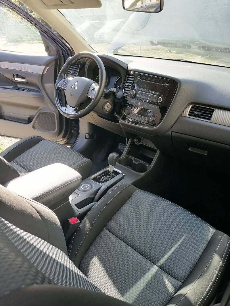 Mitsubishi Outlander 2.4i 6+ 1, снимка 10 - Автомобили и джипове - 42820507