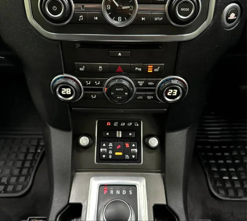 Land Rover Discovery 3.0D V6 256HP 8ZF, снимка 7 - Автомобили и джипове - 53061026