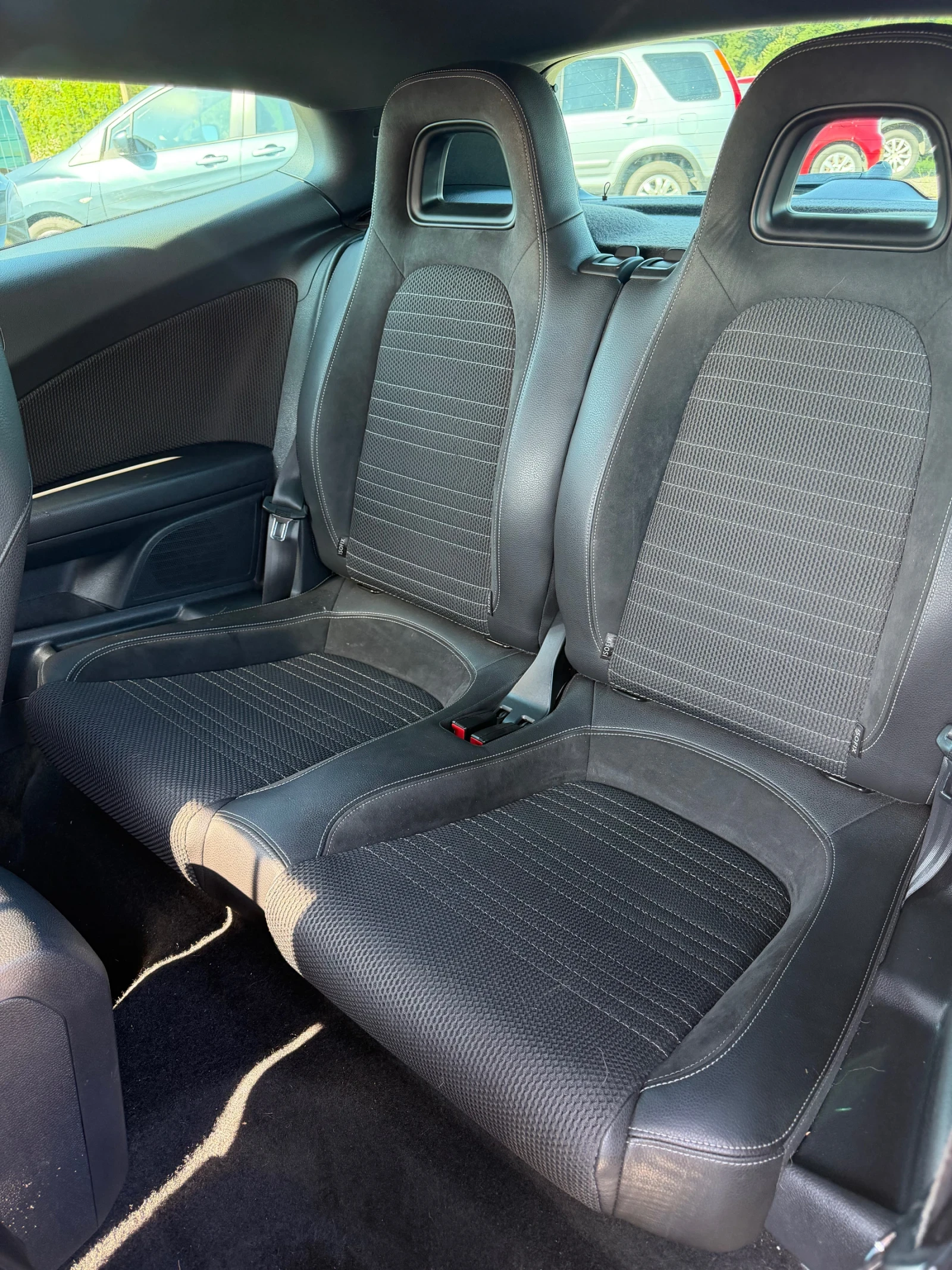 VW Scirocco 2.0TDI, снимка 11 - Автомобили и джипове - 49723697