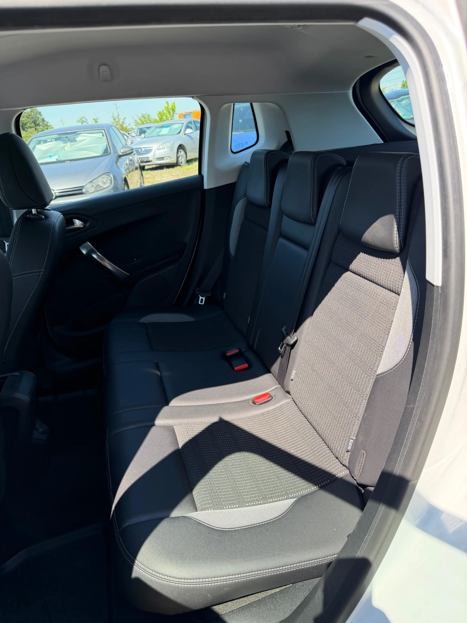 Peugeot 2008, снимка 11 - Автомобили и джипове - 49723697
