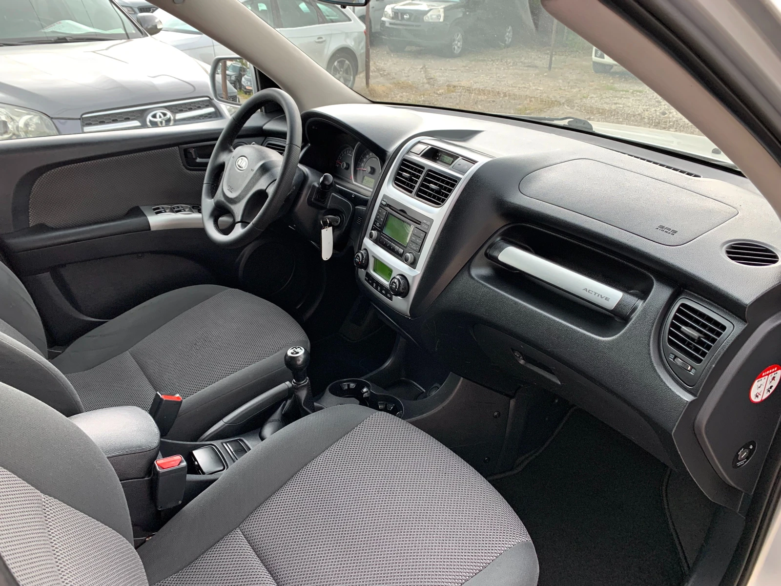 Kia Sportage 2.0i Г.Инжекцион - изображение 8