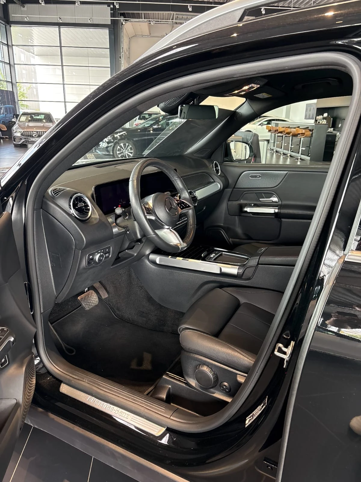 Mercedes-Benz GLB 250i  4Matic - изображение 3