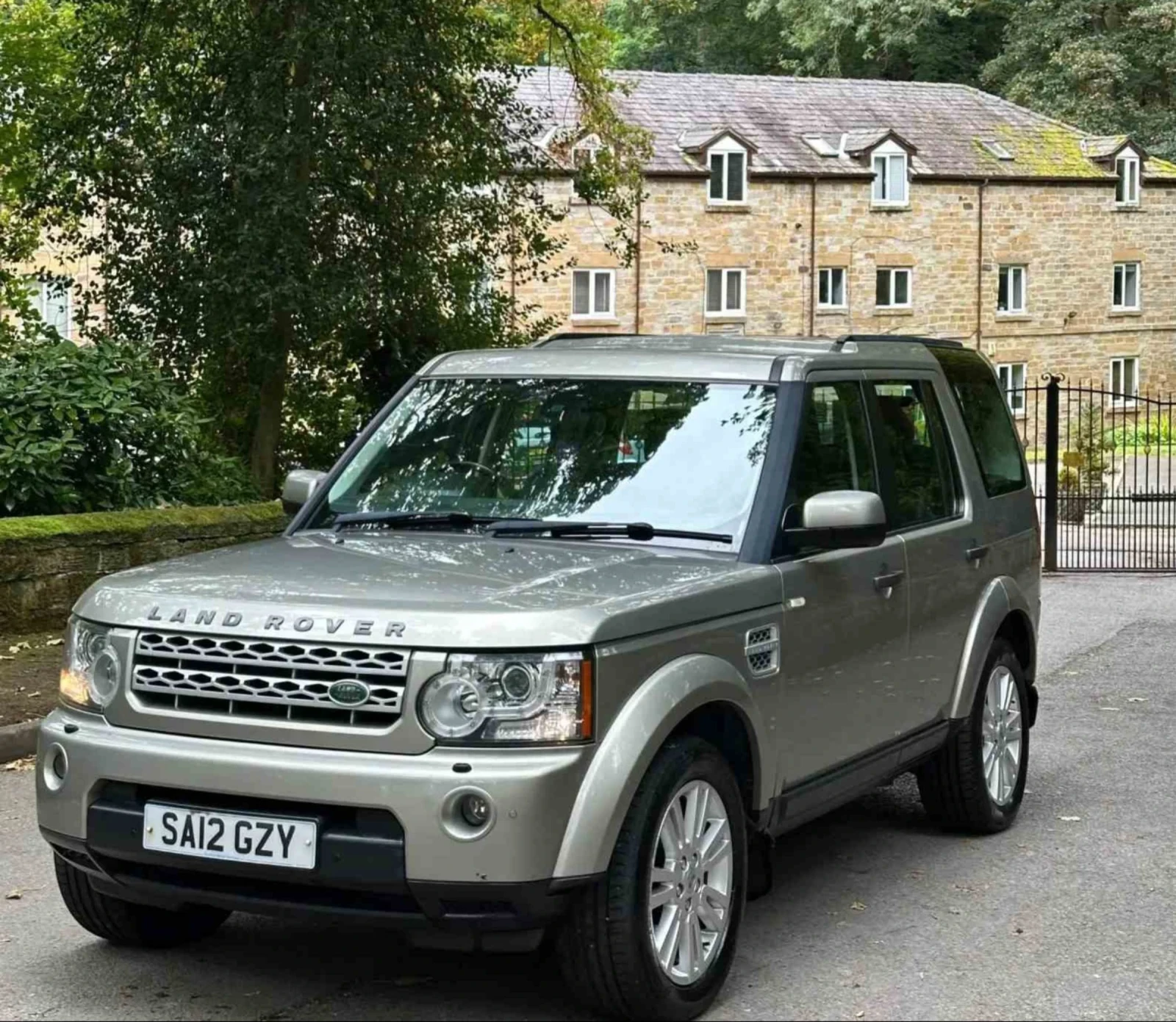 Land Rover Discovery 3.0D V6 256HP 8ZF - изображение 2