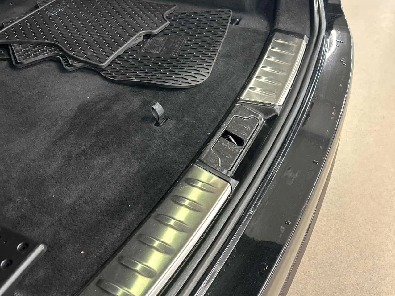 Jaguar F-PACE * P550 SVR* 2 КЛЮЧА* PANO* ПОДГРЕВ* KEYLESS* , снимка 17 - Автомобили и джипове - 54064817