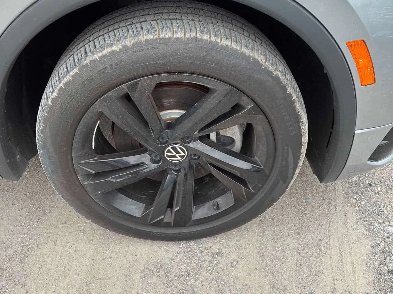 VW Tiguan * Comfortline R Line Black Edition * ПОДГРЕВИ, снимка 7 - Автомобили и джипове - 54604608