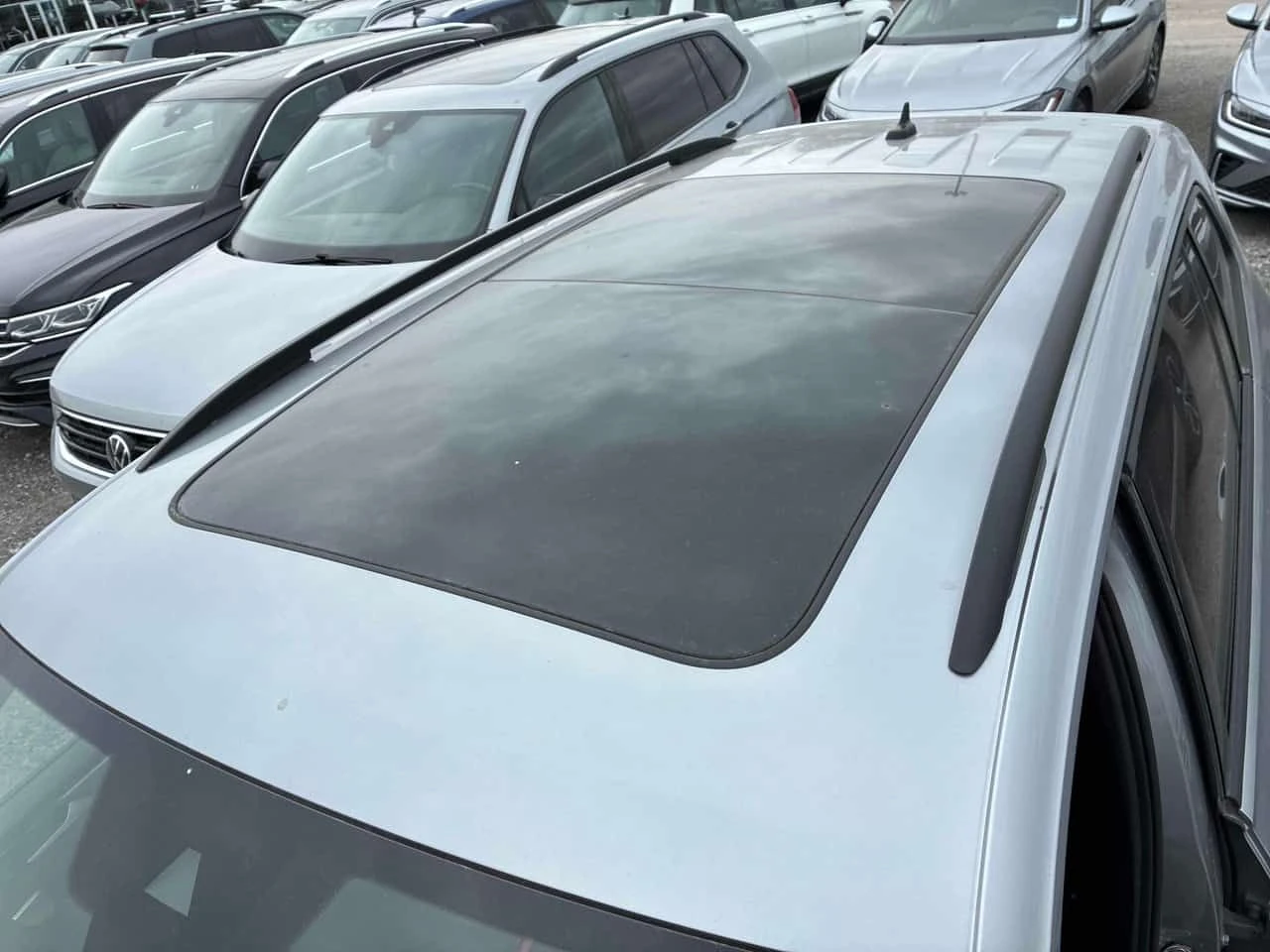 VW Tiguan * Comfortline R Line Black Edition * ПОДГРЕВИ, снимка 17 - Автомобили и джипове - 54604608