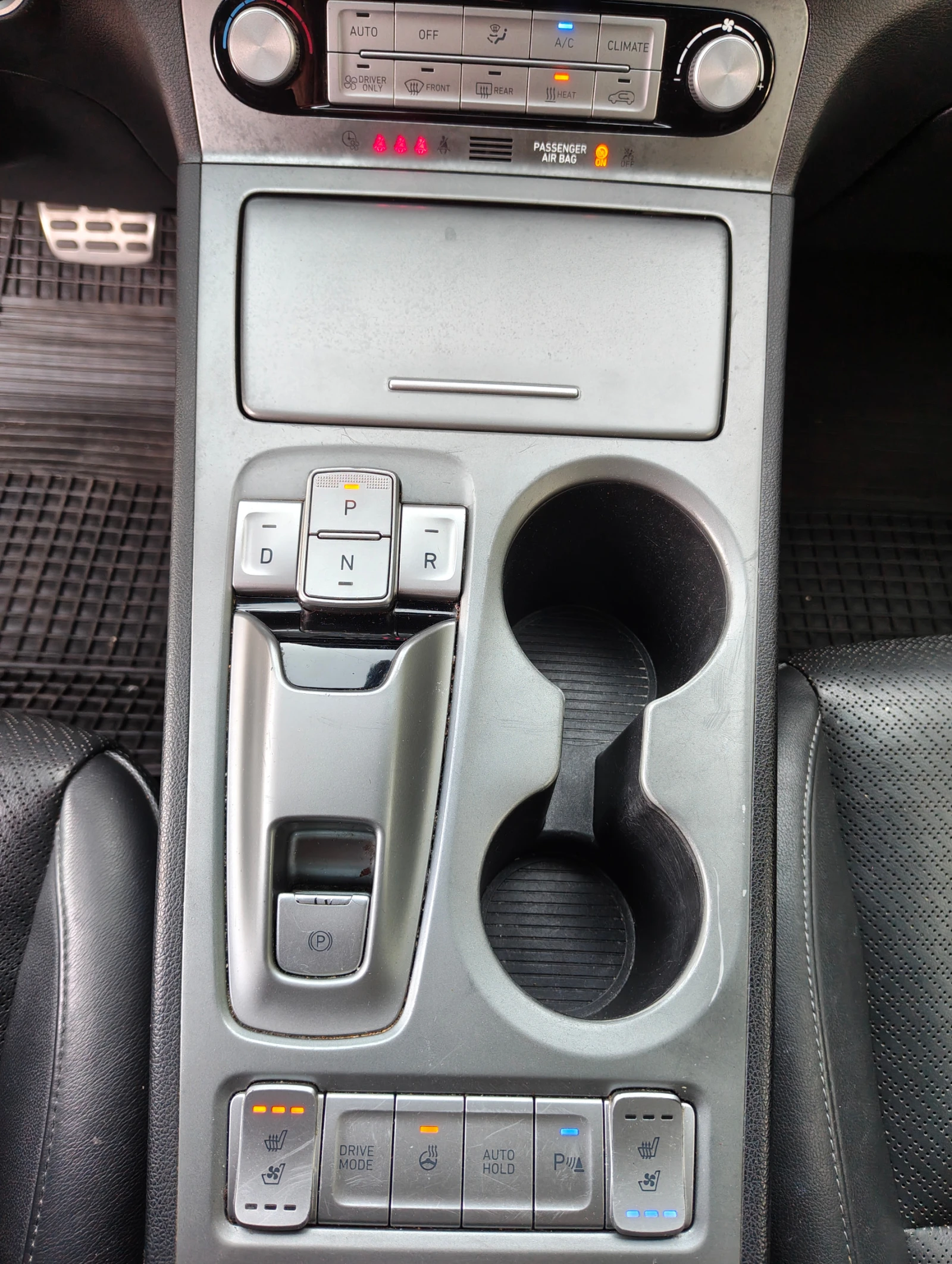 Hyundai Kona 64KWh* SOH 100%* LED* DISTRONIC* Tермопомпа* , снимка 8 - Автомобили и джипове - 55657322