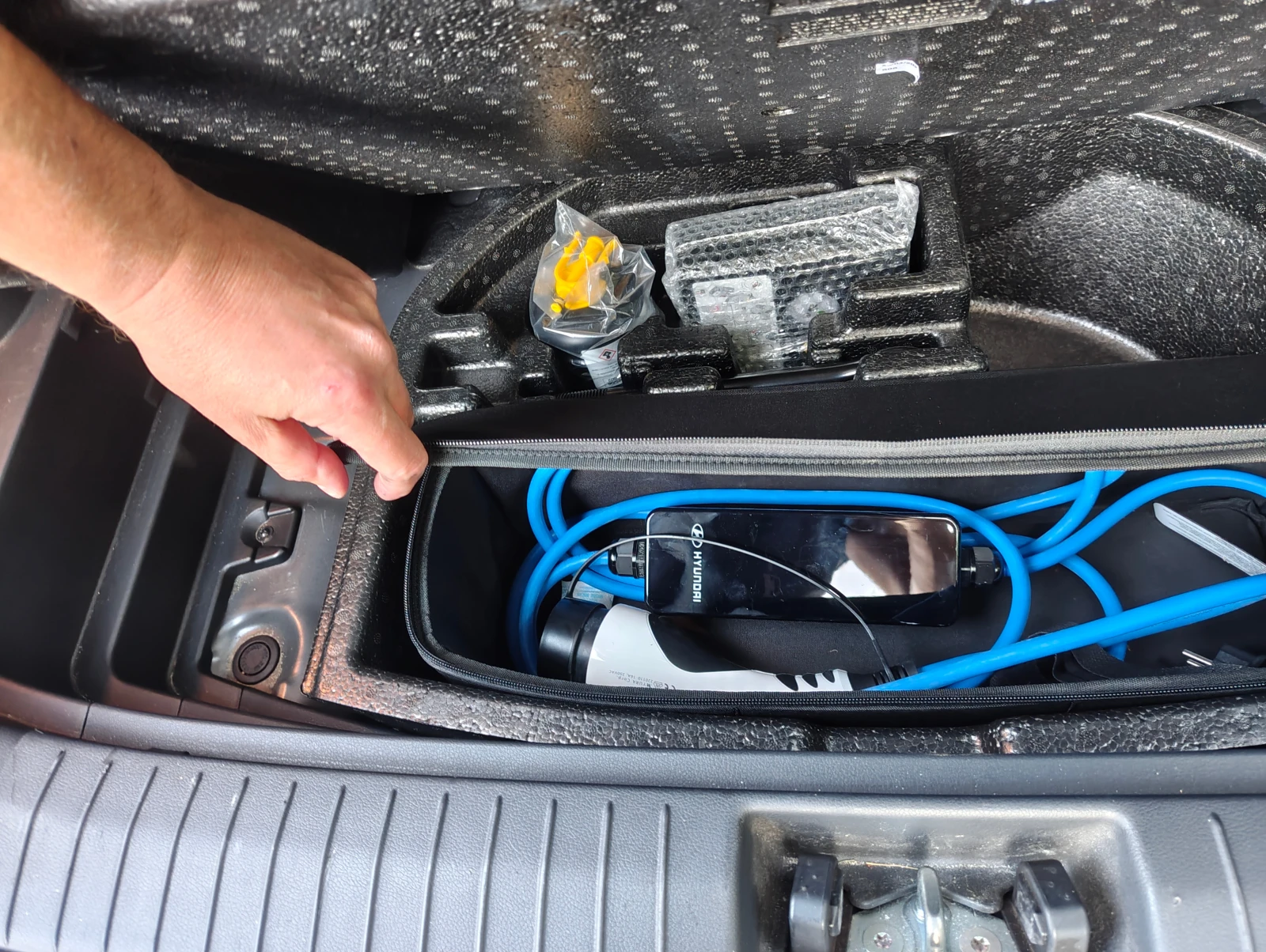 Hyundai Kona 64KWh* SOH 100%* LED* DISTRONIC* Tермопомпа* , снимка 15 - Автомобили и джипове - 55657322