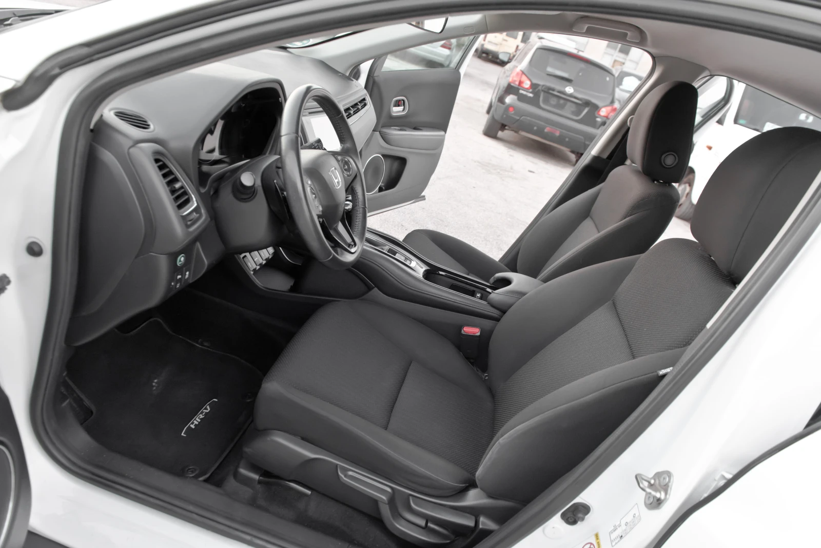 Honda Hr-v 1.5i i-VTEC-AUTOMATIC-ANDROID-ECO-СЕРВИЗНА ИСТОРИЯ, снимка 12 - Автомобили и джипове - 55899097