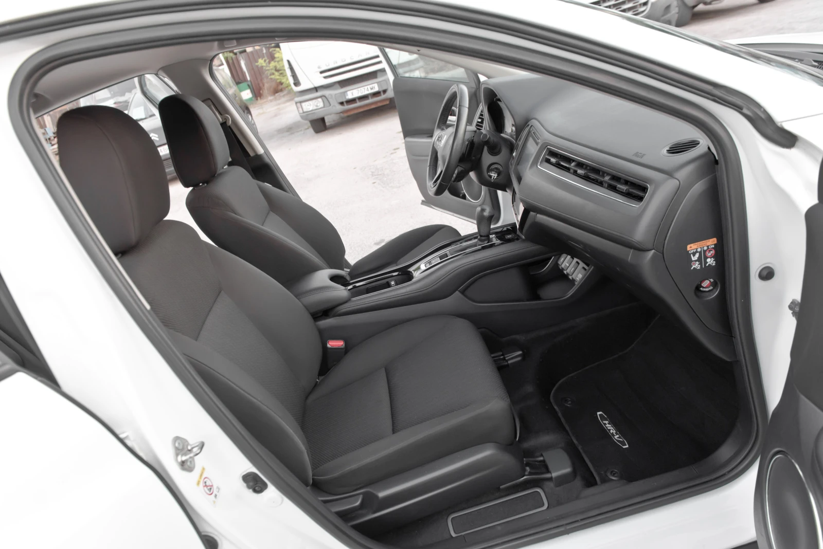 Honda Hr-v 1.5i i-VTEC-AUTOMATIC-ANDROID-ECO-СЕРВИЗНА ИСТОРИЯ, снимка 9 - Автомобили и джипове - 55899097