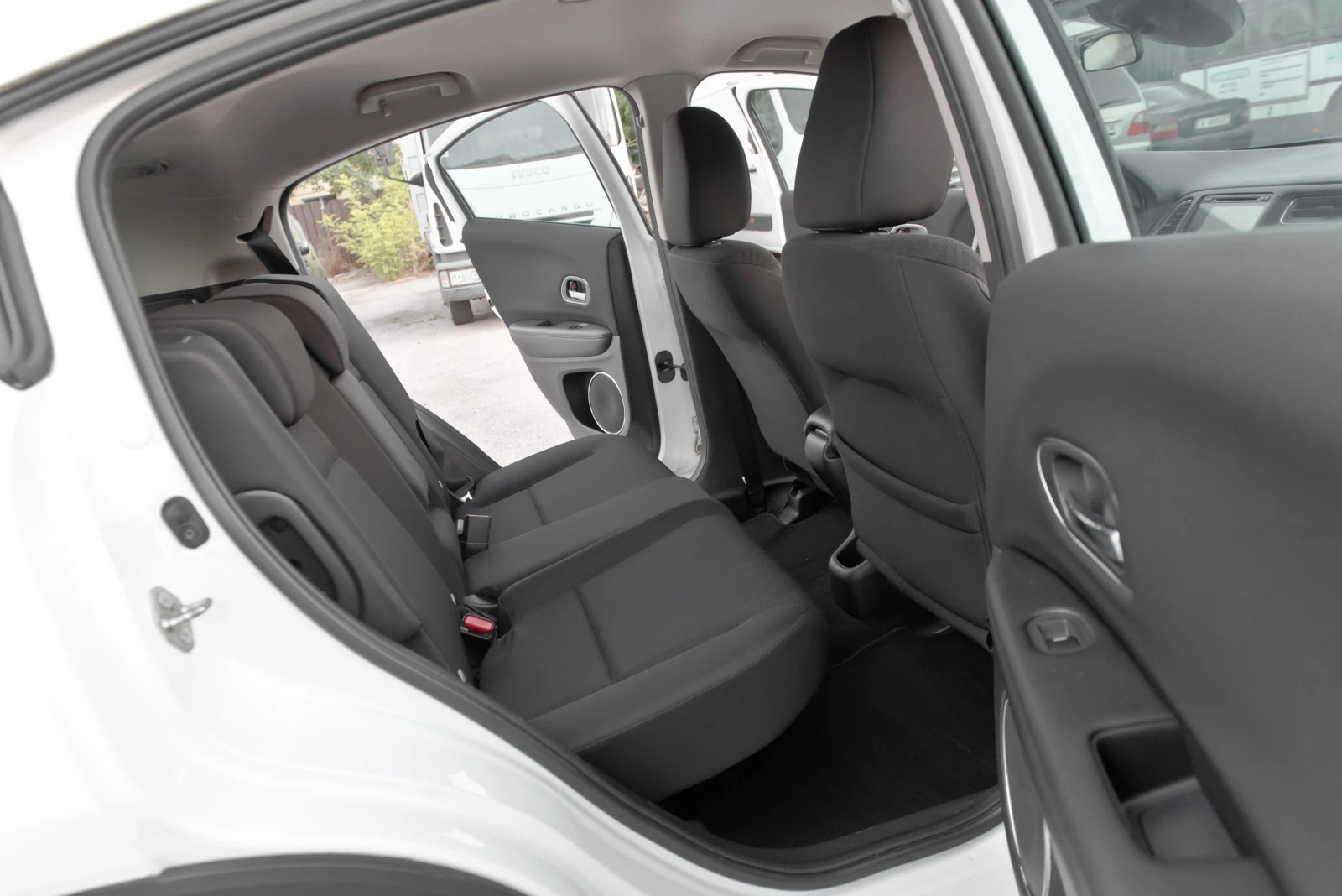 Honda Hr-v 1.5i i-VTEC-AUTOMATIC-ANDROID-ECO-СЕРВИЗНА ИСТОРИЯ, снимка 10 - Автомобили и джипове - 55899097