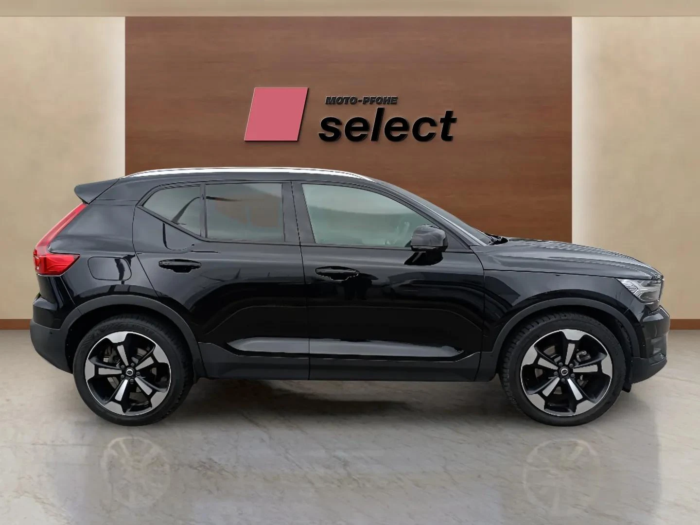 Volvo XC40 2.0 D4, снимка 4 - Автомобили и джипове - 56510428