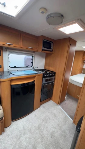 Каравана Други Lunar Clubman , снимка 9 - Каравани и кемпери - 53699076