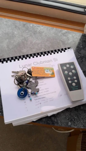 Каравана Други Lunar Clubman , снимка 12 - Каравани и кемпери - 53699076