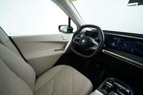 BMW iX xDrive 40/ HEAD UP/ H&K/ LASER/ 360 CAMERA/ , снимка 7 - Автомобили и джипове - 45206726