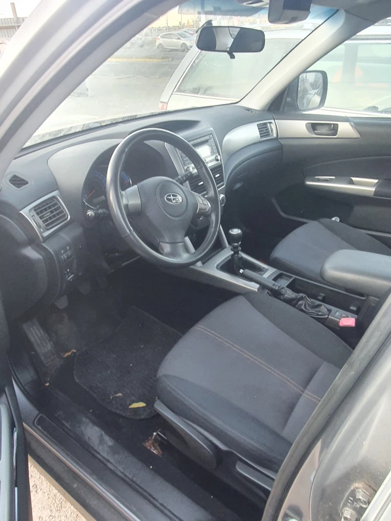 Subaru Forester 2.0 D, снимка 4 - Автомобили и джипове - 38408993