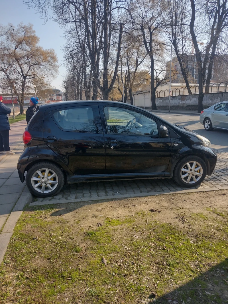 Toyota Aygo, снимка 2 - Автомобили и джипове - 49025516