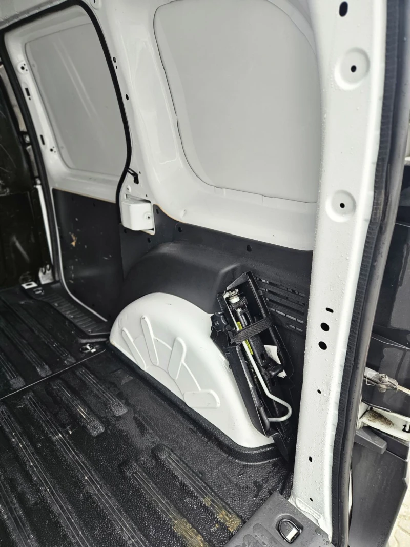 Renault Kangoo 1.5dci 2019, снимка 11 - Автомобили и джипове - 49711859