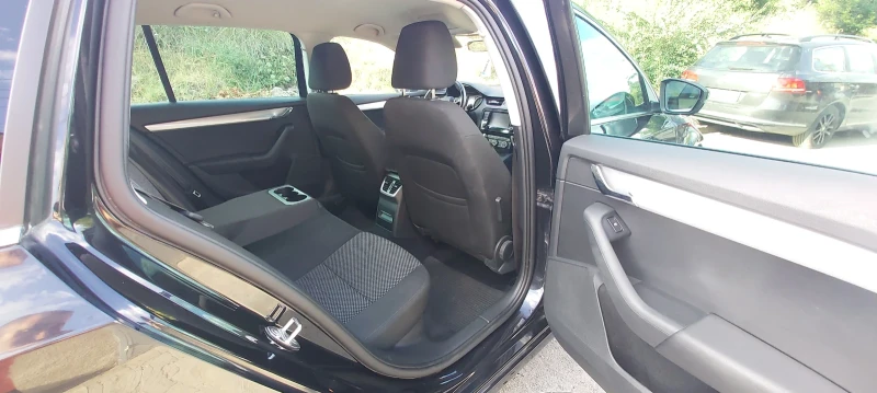 Skoda Octavia 1.6 ТДИ (4х4), снимка 11 - Автомобили и джипове - 52563179